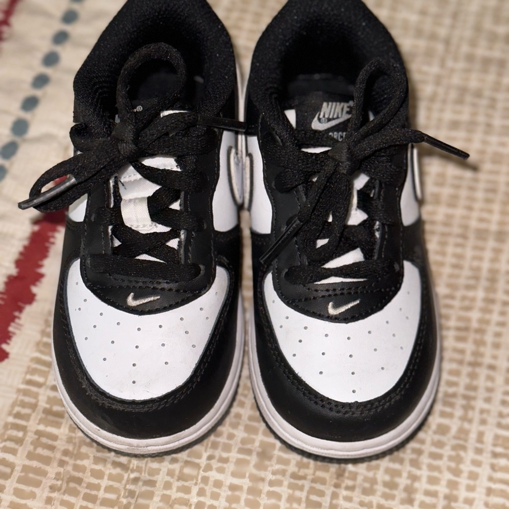 Nike Force 1 LV8 2 Size 8c